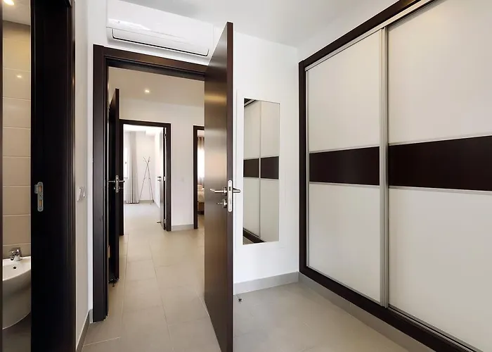 Original 3 Bedroom Downtown *