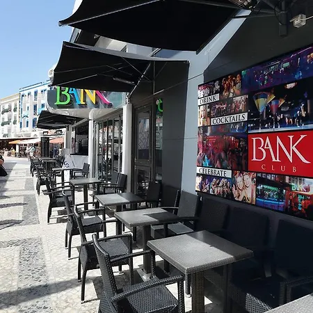 Original 3 Bedroom Downtown Lejlighed *