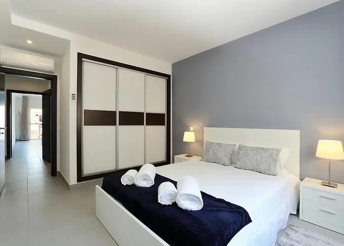 Original 3 Bedroom Downtown Apartment Albufeira