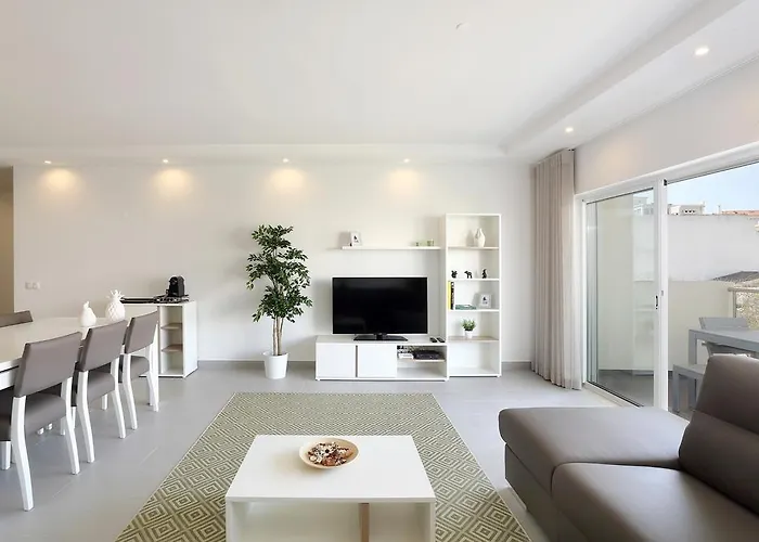 Original 3 Bedroom Downtown *