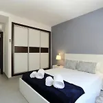 Original 3 Bedroom Downtown דירה אלבופיירה