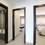 דירה Original 3 Bedroom Downtown *