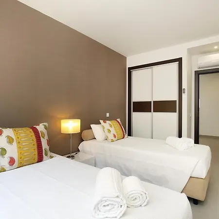 Original 3 Bedroom Downtown אלבופיירה