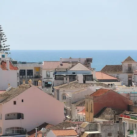 Original 3 Bedroom Downtown Appartamento